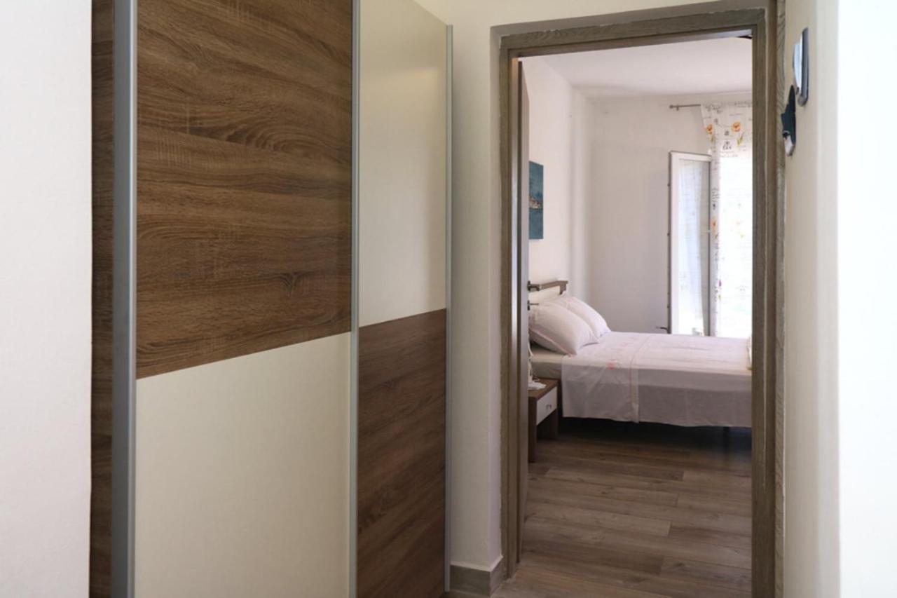 Apartmani Mikin Бетина Экстерьер фото