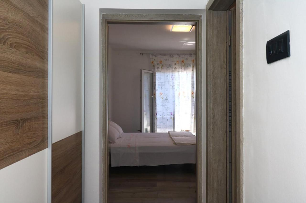 Apartmani Mikin Бетина Экстерьер фото