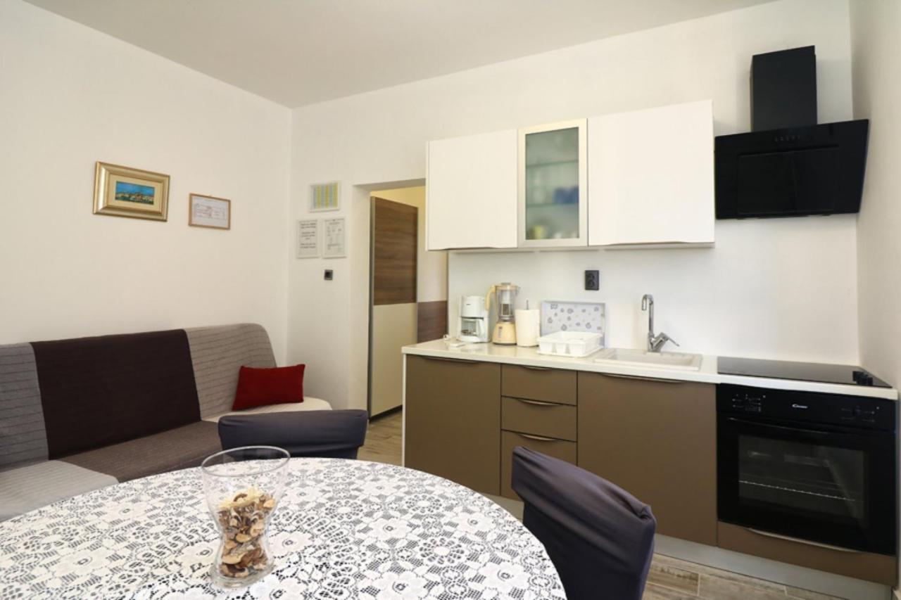 Apartmani Mikin Бетина Экстерьер фото