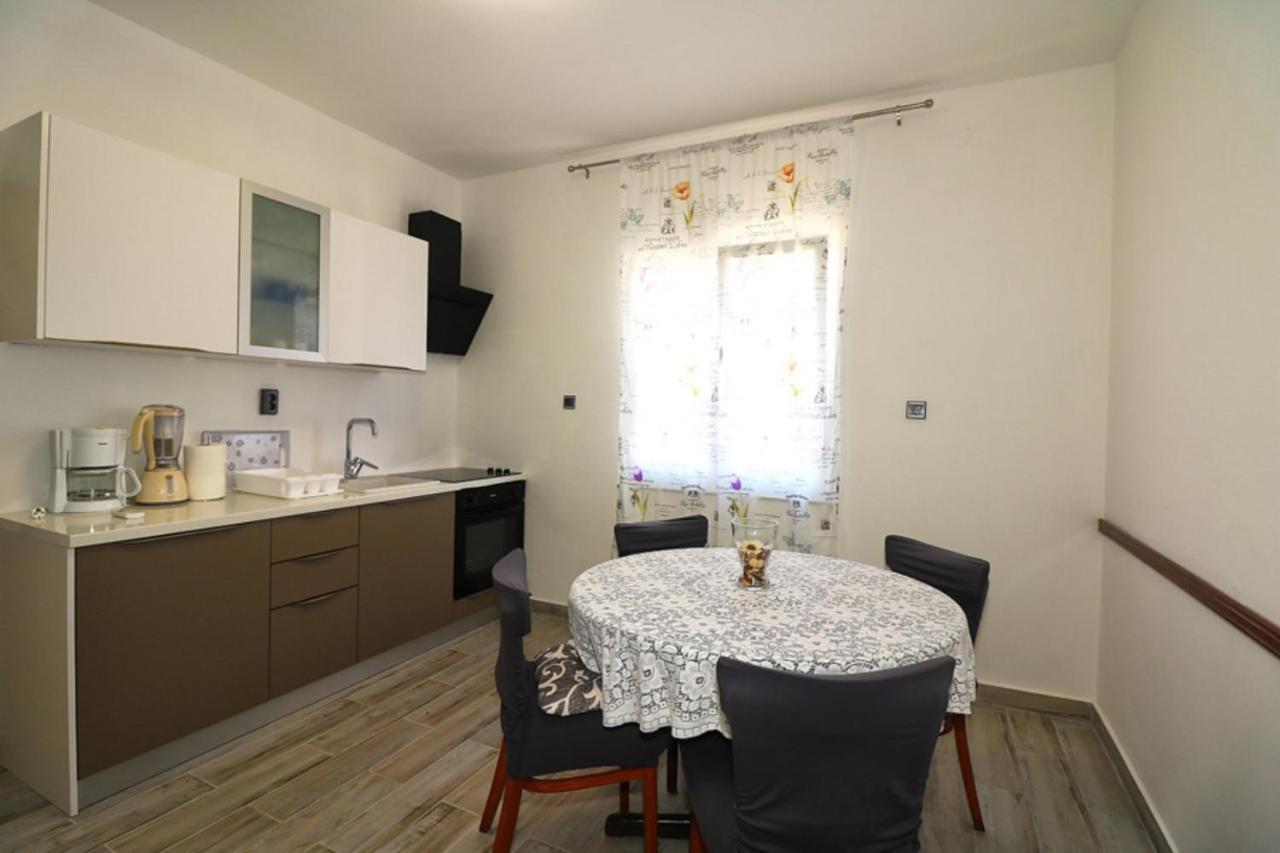 Apartmani Mikin Бетина Экстерьер фото