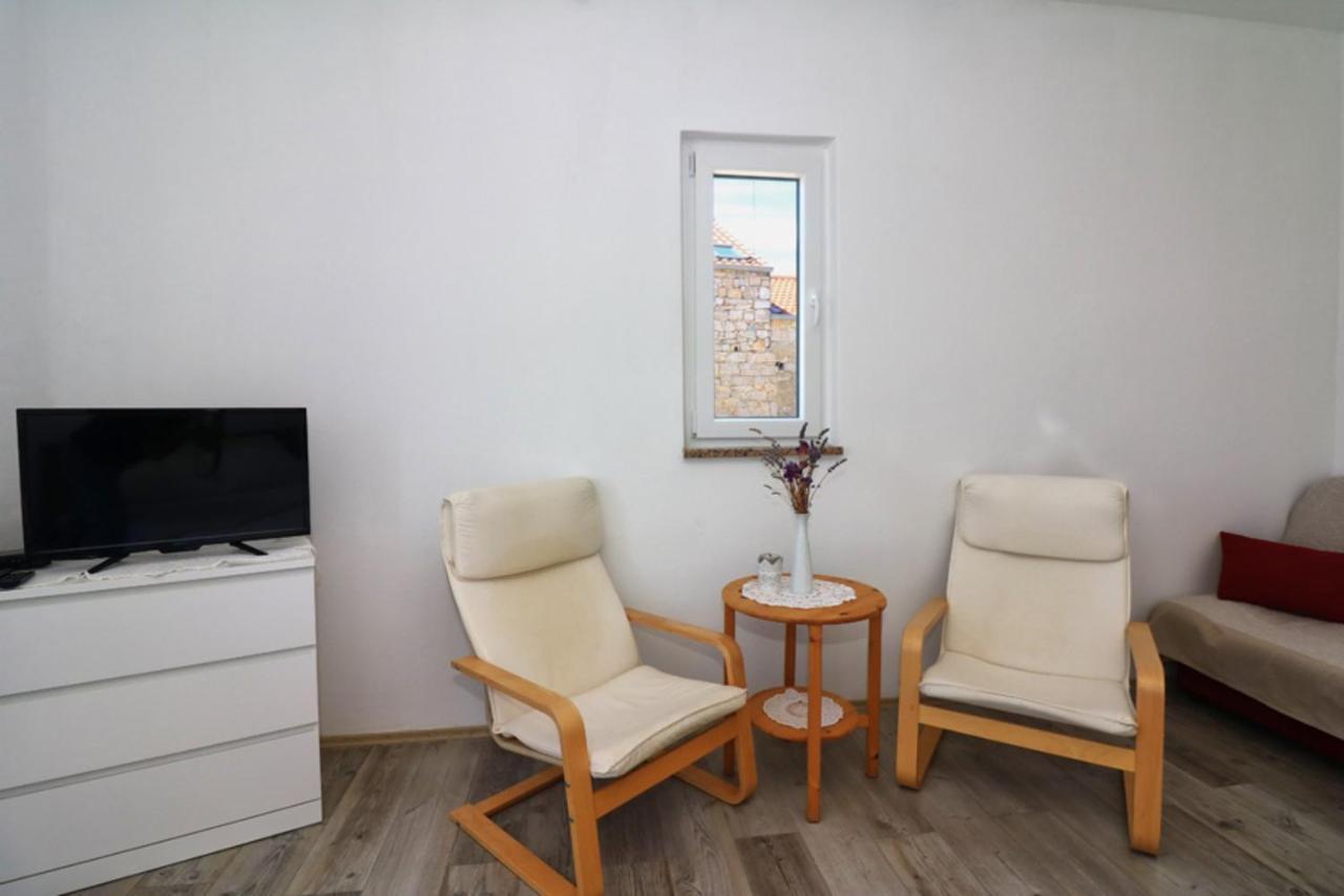 Apartmani Mikin Бетина Экстерьер фото