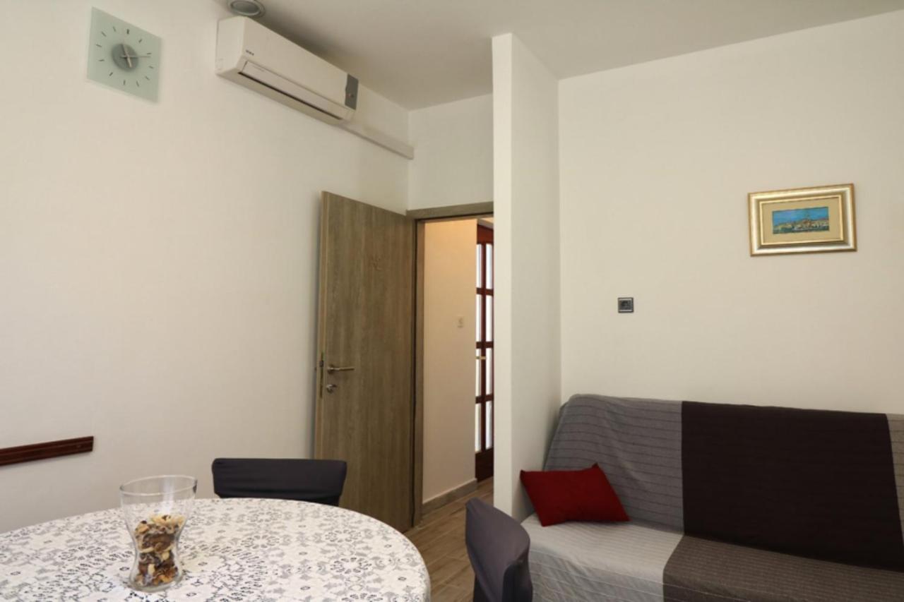 Apartmani Mikin Бетина Экстерьер фото