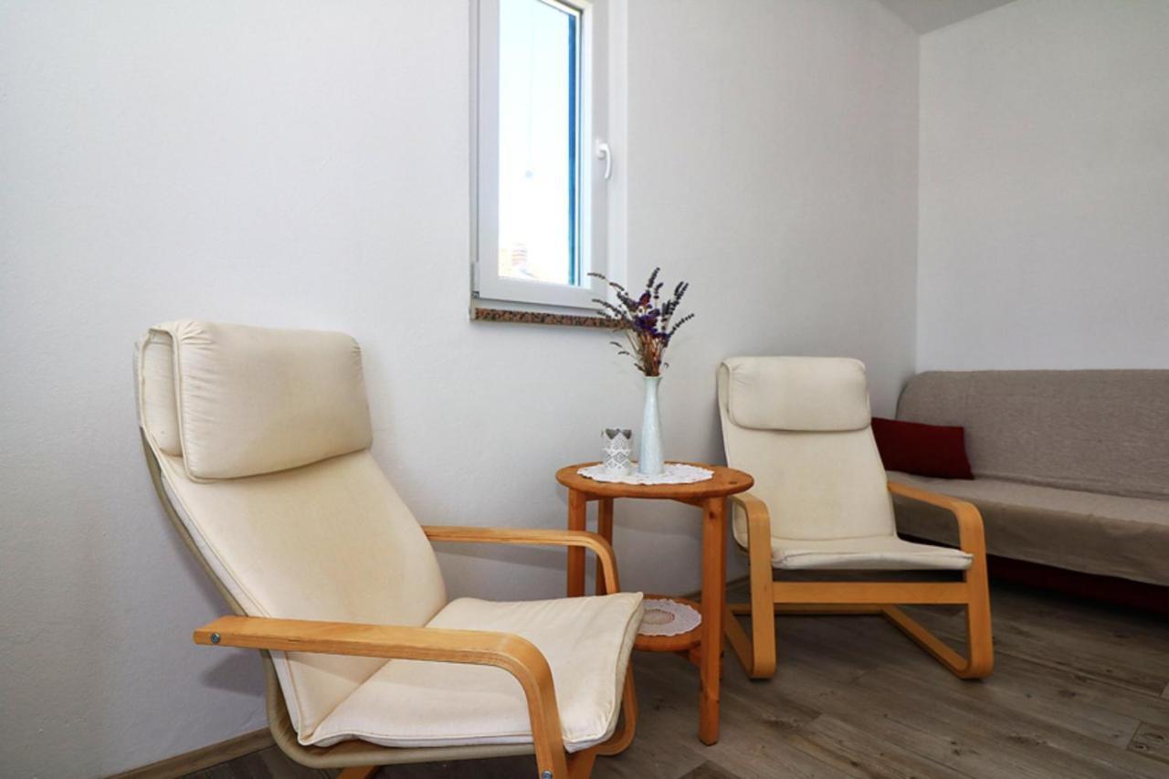 Apartmani Mikin Бетина Экстерьер фото
