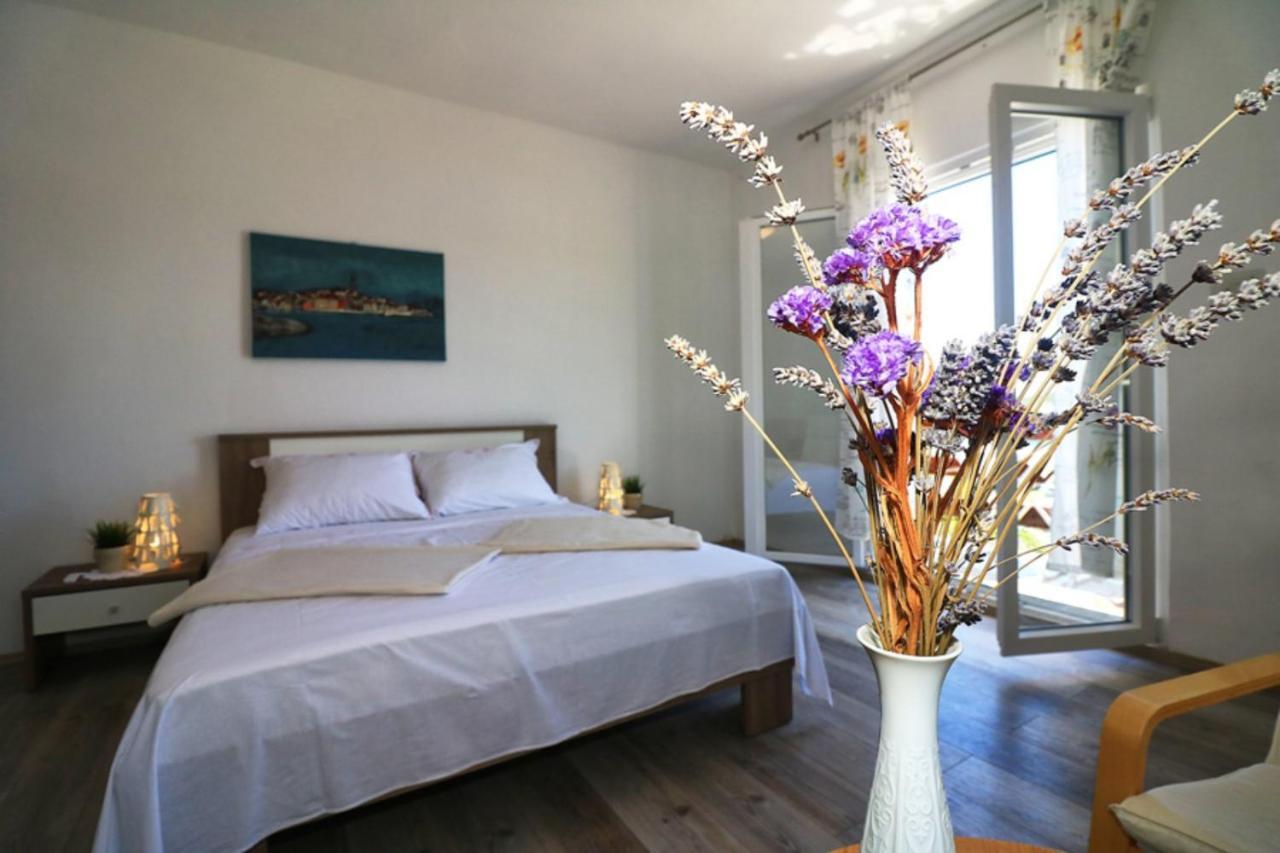 Apartmani Mikin Бетина Экстерьер фото