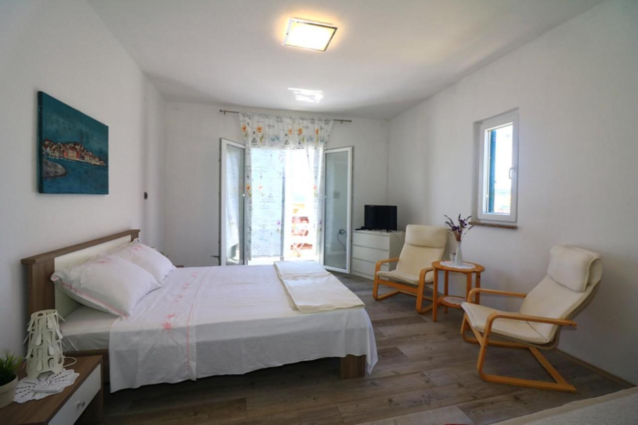 Apartmani Mikin Бетина Экстерьер фото