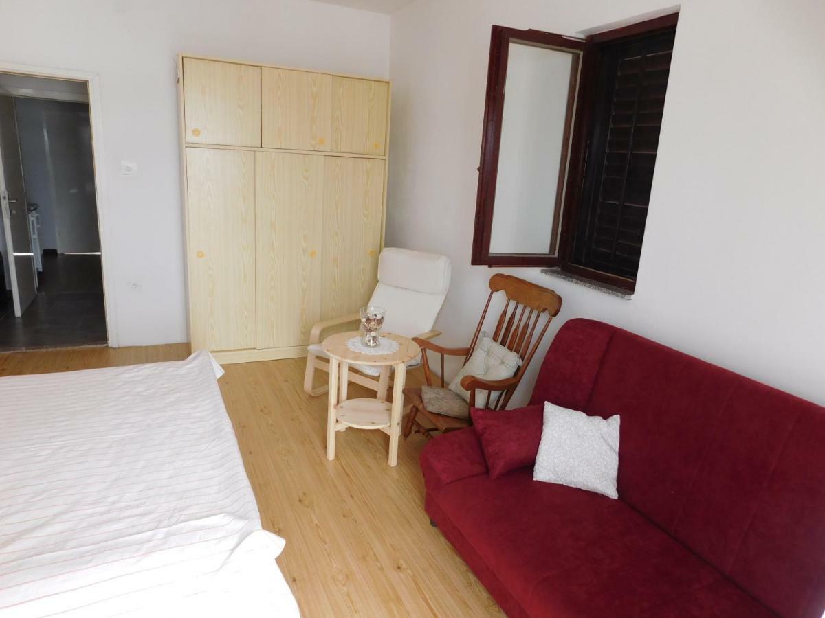 Apartmani Mikin Бетина Экстерьер фото