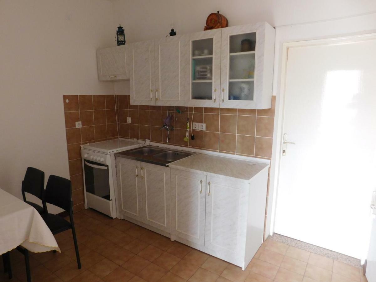 Apartmani Mikin Бетина Экстерьер фото