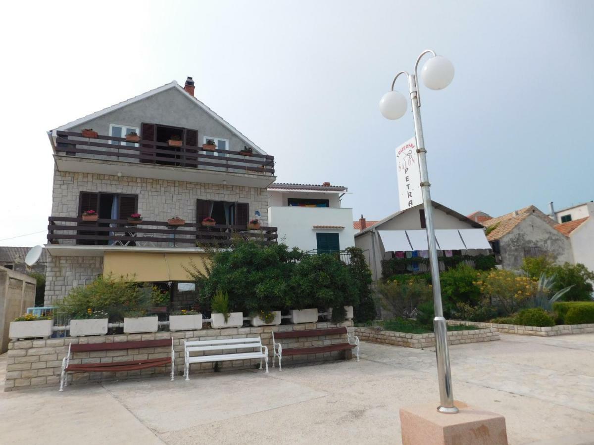 Apartmani Mikin Бетина Экстерьер фото