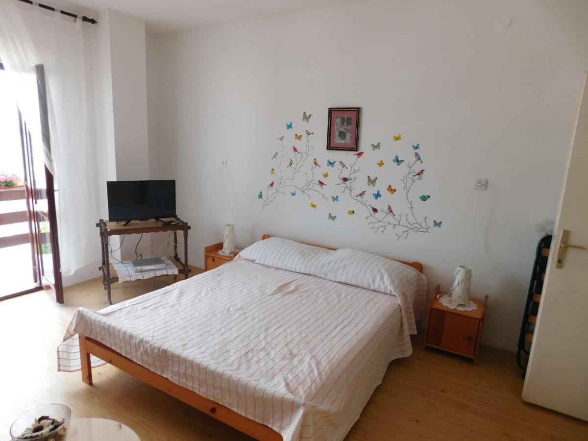 Apartmani Mikin Бетина Экстерьер фото