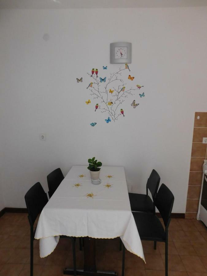 Apartmani Mikin Бетина Экстерьер фото