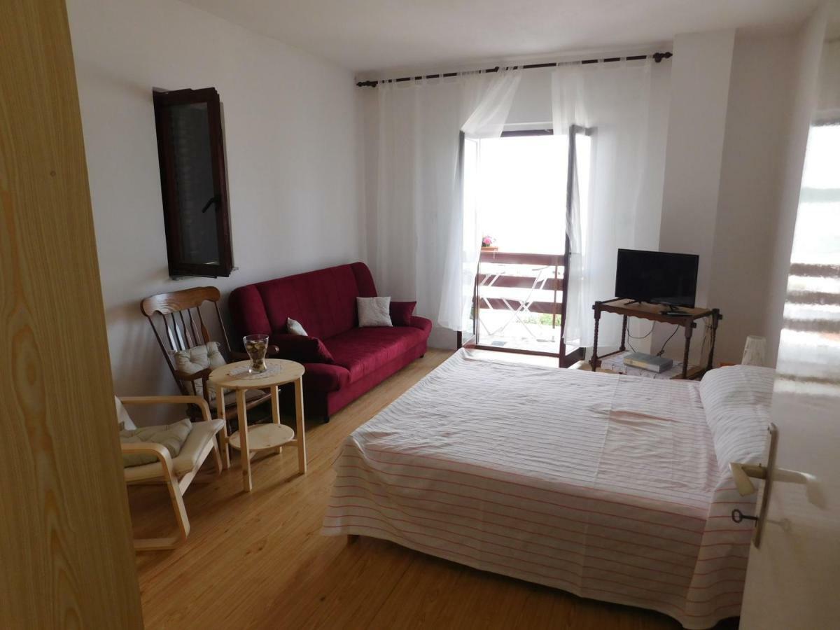 Apartmani Mikin Бетина Экстерьер фото