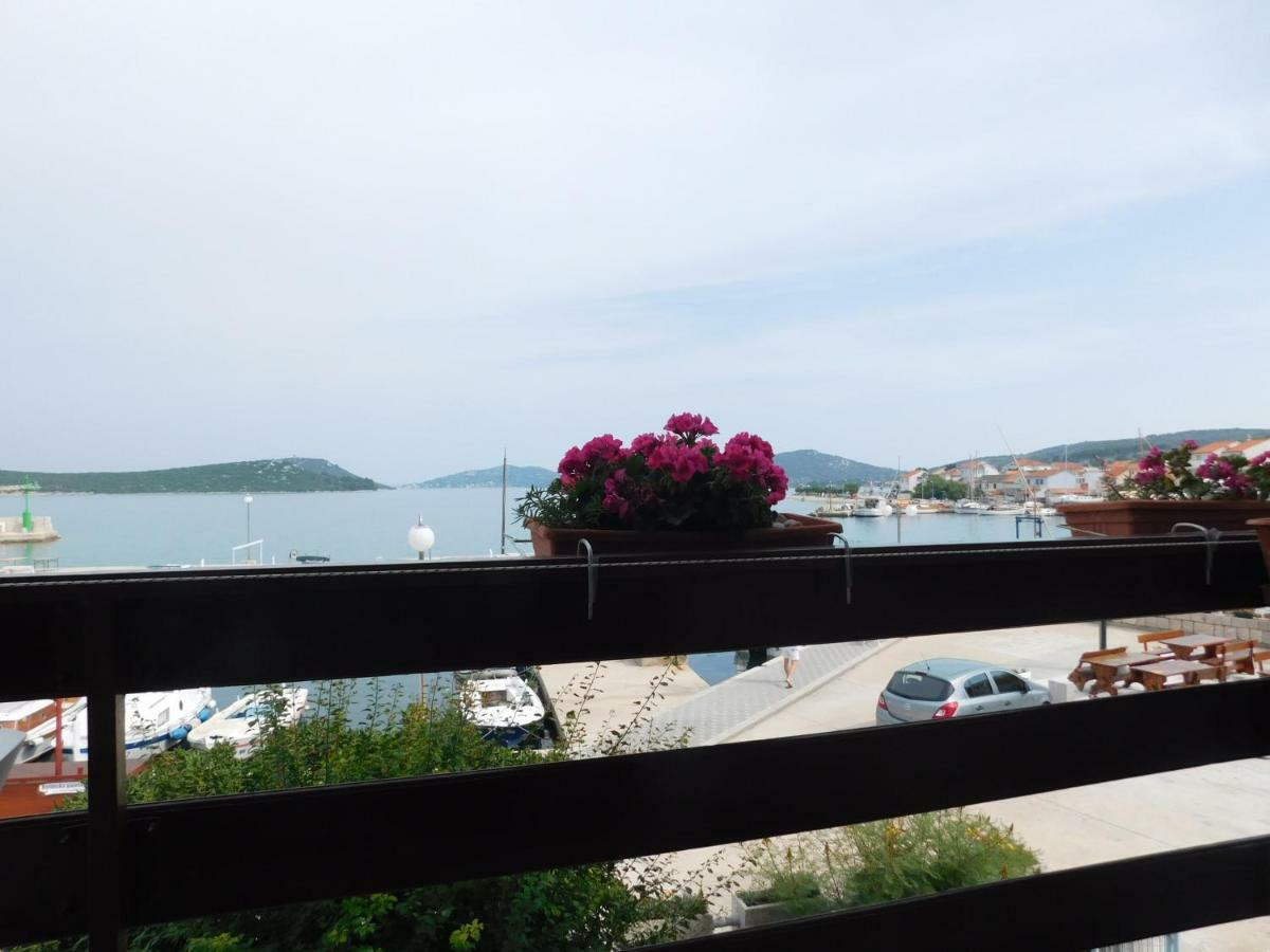 Apartmani Mikin Бетина Экстерьер фото