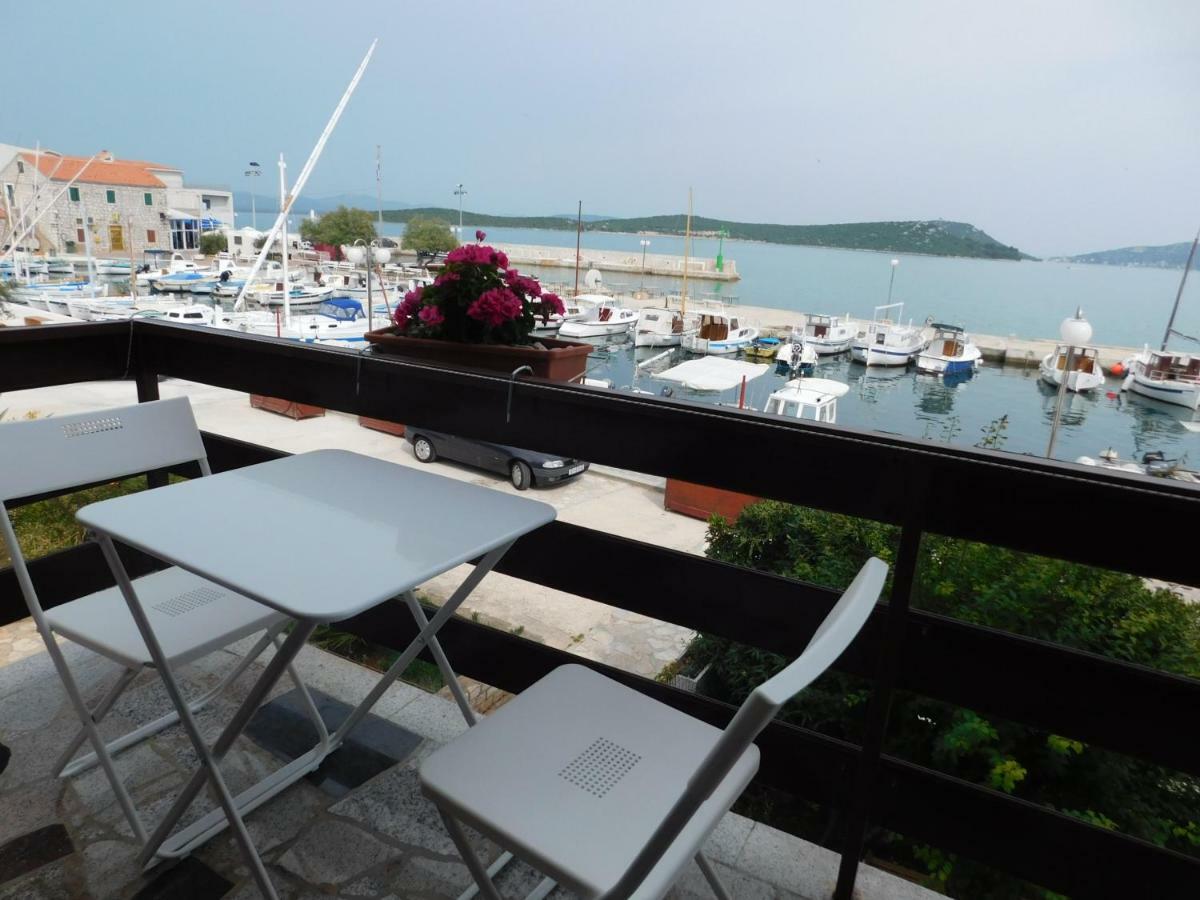 Apartmani Mikin Бетина Экстерьер фото