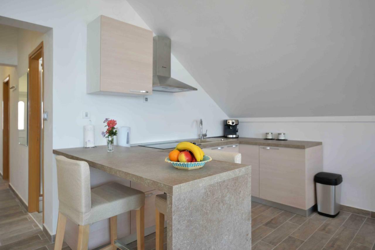 Apartmani Mikin Бетина Экстерьер фото