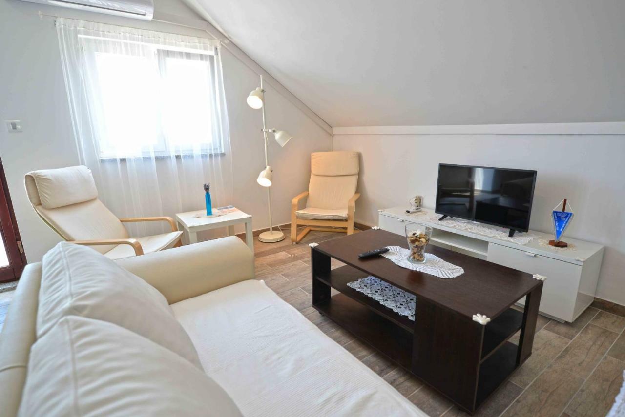 Apartmani Mikin Бетина Экстерьер фото
