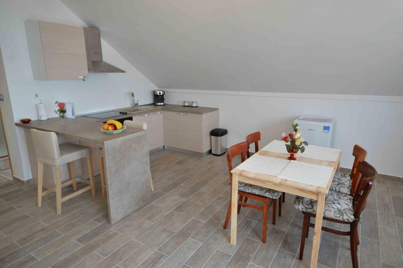 Apartmani Mikin Бетина Экстерьер фото