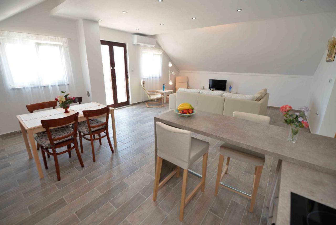Apartmani Mikin Бетина Экстерьер фото