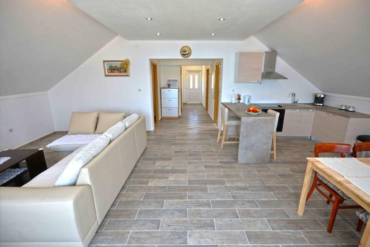 Apartmani Mikin Бетина Экстерьер фото