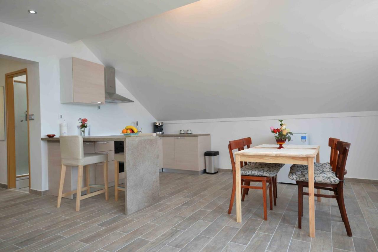 Apartmani Mikin Бетина Экстерьер фото