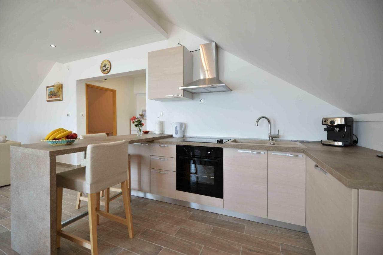 Apartmani Mikin Бетина Экстерьер фото