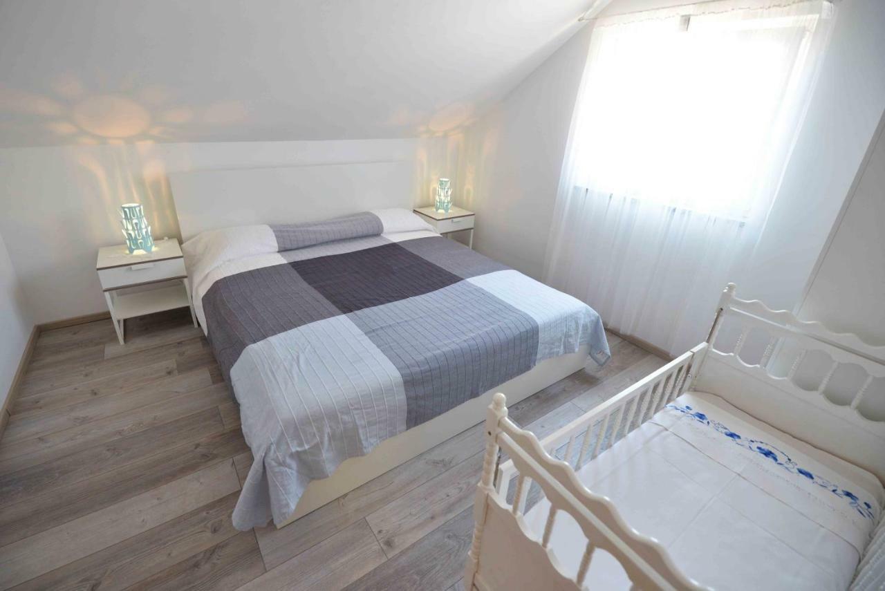 Apartmani Mikin Бетина Экстерьер фото