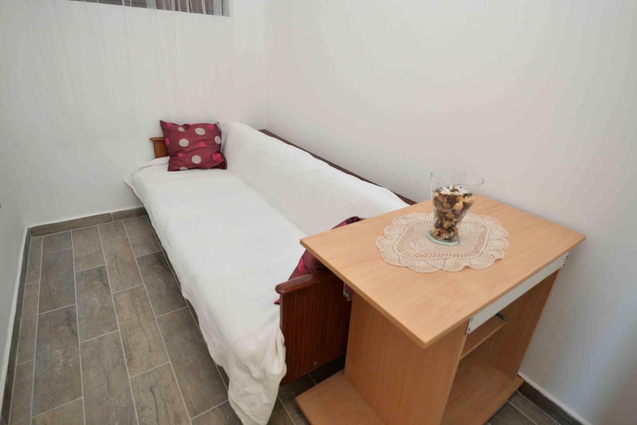 Apartmani Mikin Бетина Экстерьер фото