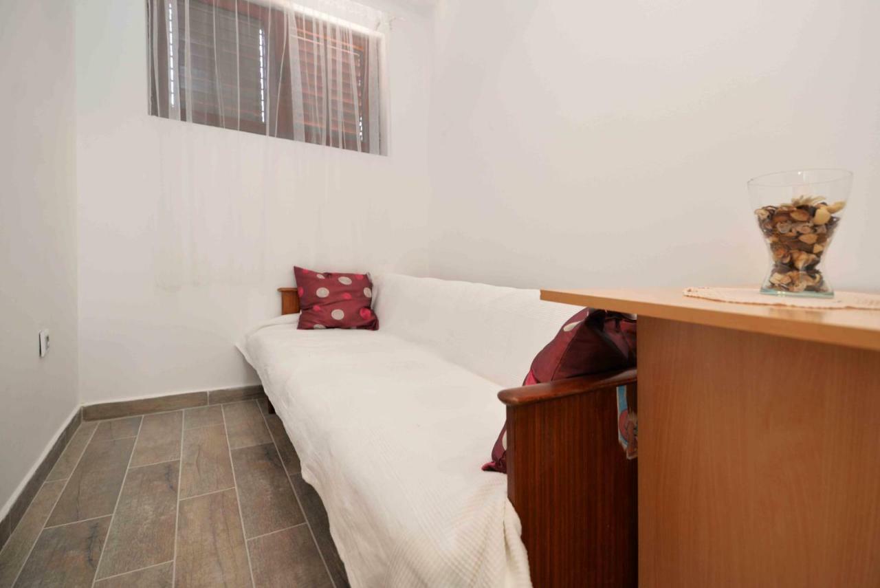 Apartmani Mikin Бетина Экстерьер фото