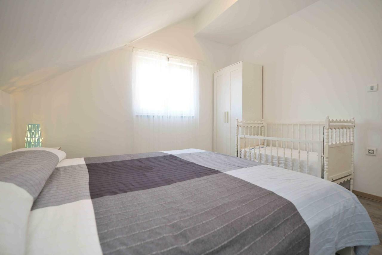 Apartmani Mikin Бетина Экстерьер фото
